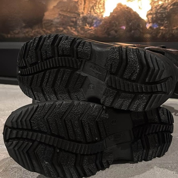 Tundra Quebec Waterproof,Thermolite Insulated,Velcro slip in,rugged sole boot - Picture 8 of 11